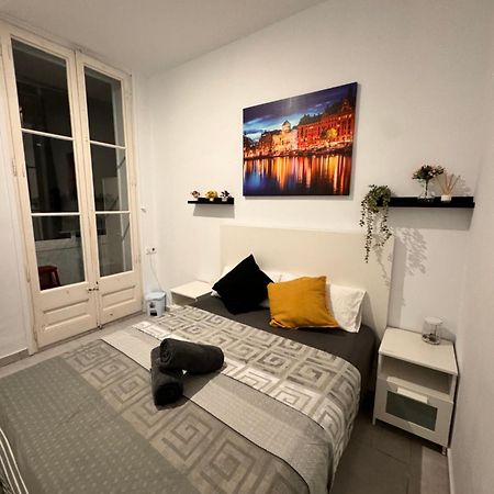 Rooms In Spacious Apartment In City Center Βαρκελώνη Εξωτερικό φωτογραφία