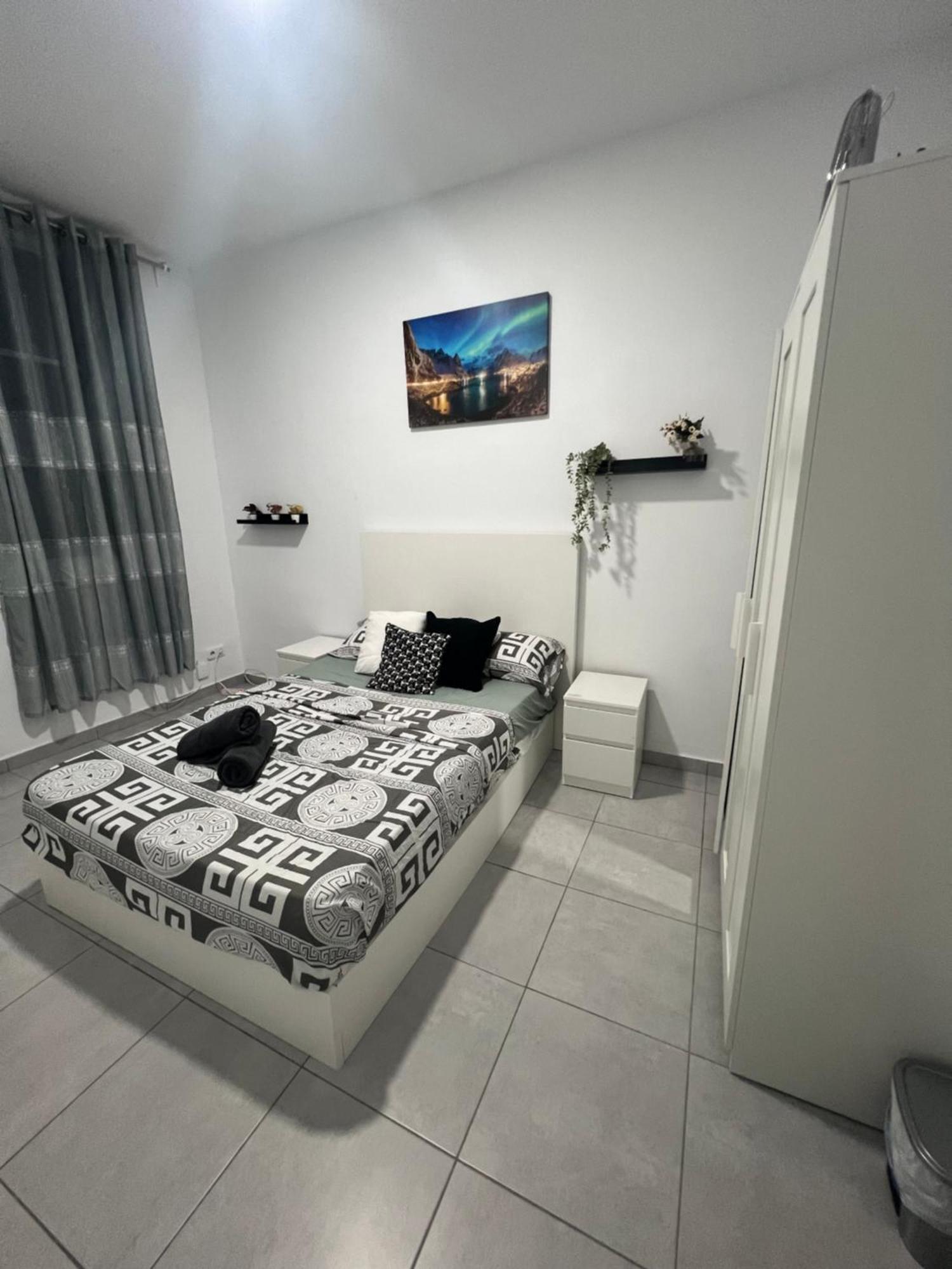 Rooms In Spacious Apartment In City Center Βαρκελώνη Εξωτερικό φωτογραφία