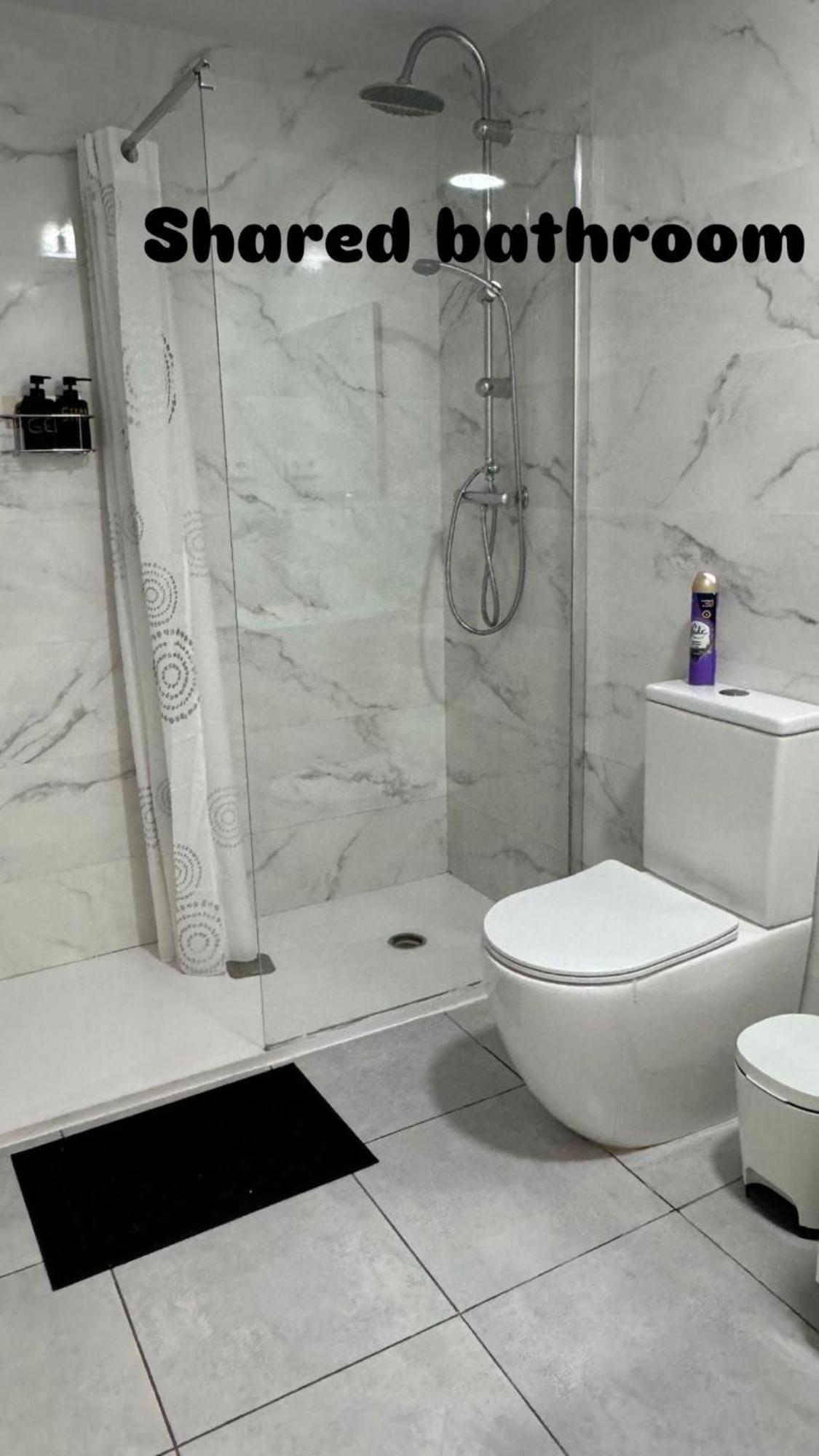 Rooms In Spacious Apartment In City Center Βαρκελώνη Εξωτερικό φωτογραφία